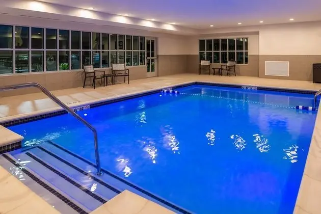 Hilton Garden Inn Kansas City Airport - Havuz