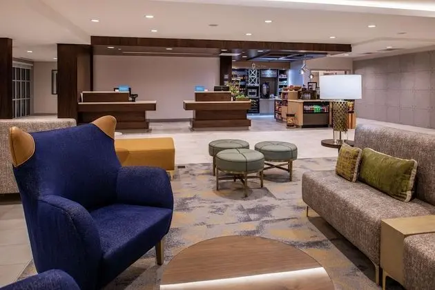 Hilton Garden Inn Kansas City Airport - Lobi