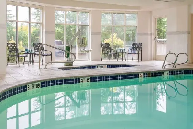 Hilton Garden Inn Lake Oswego - Havuz