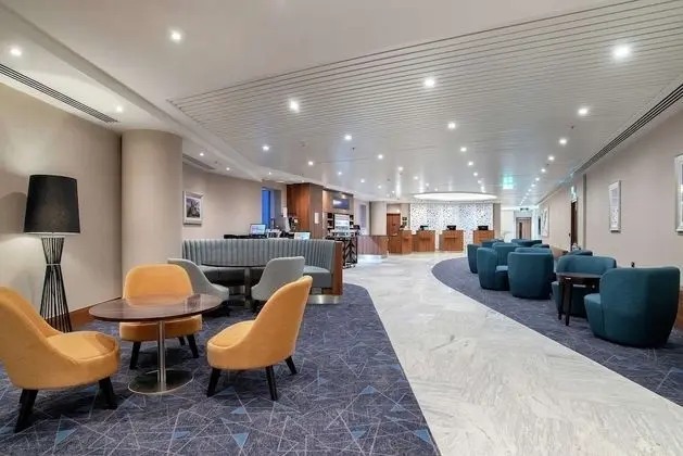 Hilton Garden Inn London Heathrow Terminal 2 and 3 - Lobi