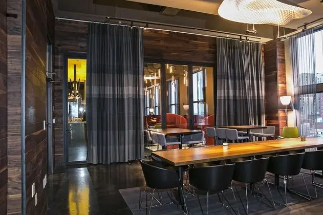 Hilton Garden Inn Louisville Downtown - Yerinde Yemek