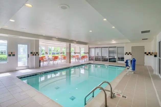 Hilton Garden Inn Louisville East - Havuz