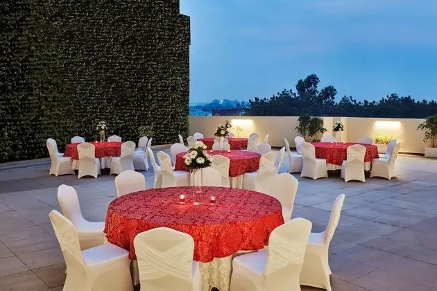 Hilton Garden Inn Lucknow - Dış Mekan