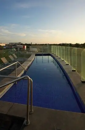 Hilton Garden Inn Merida - Havuz