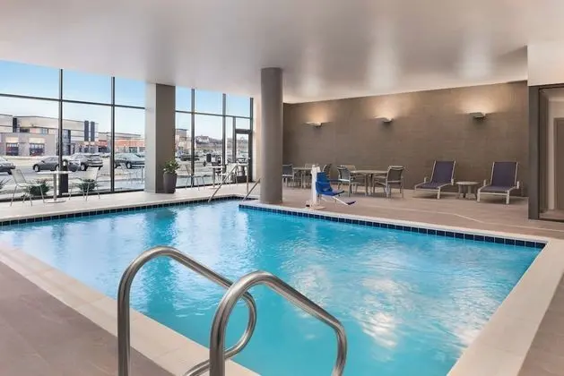 Hilton Garden Inn Milwaukee Brookfield Conference Center, WI - Havuz