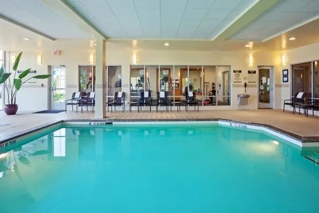 Hilton Garden Inn Naperville/Warrenville - Havuz