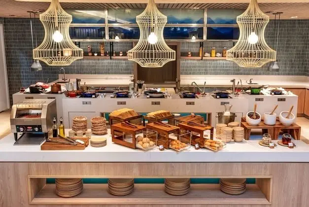 Hilton Garden Inn Phuket, Thailand - Yerinde Yemek