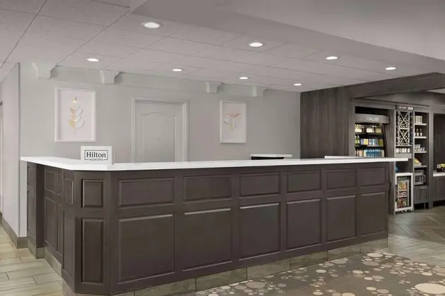 Hilton Garden Inn Raleigh Triangle Town Center - Lobi