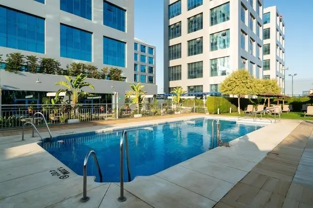 Hilton Garden Inn Sevilla - Havuz