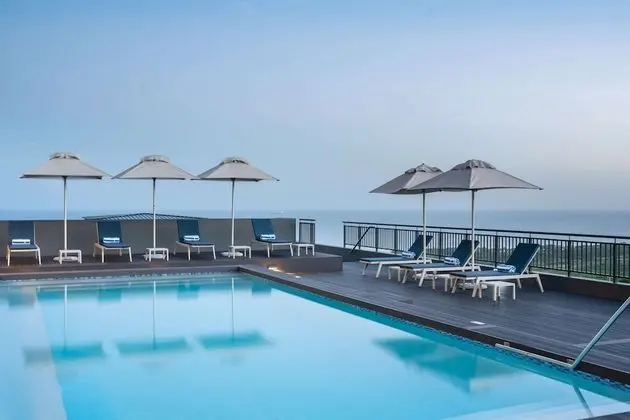 Hilton Garden Inn Umhlanga Arch - Havuz
