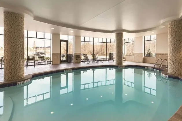 Hilton Garden Inn Wallingford/Meriden, CT - Havuz