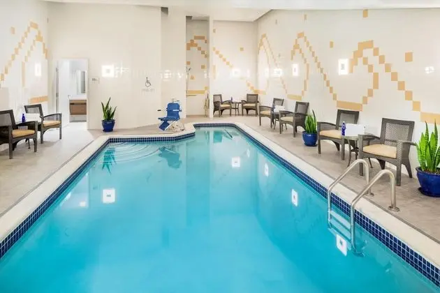 Hilton Garden Inn Washington DC Downtown - Havuz