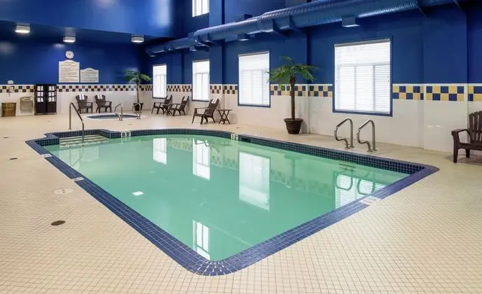 Hilton Garden Inn West Edmonton - Havuz