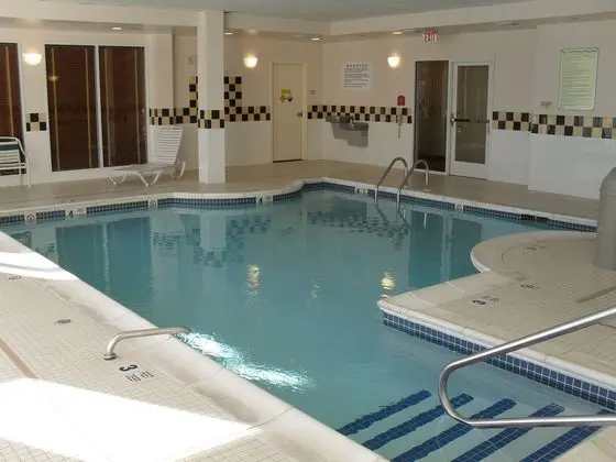 Hilton Garden Inn Westbury - Havuz
