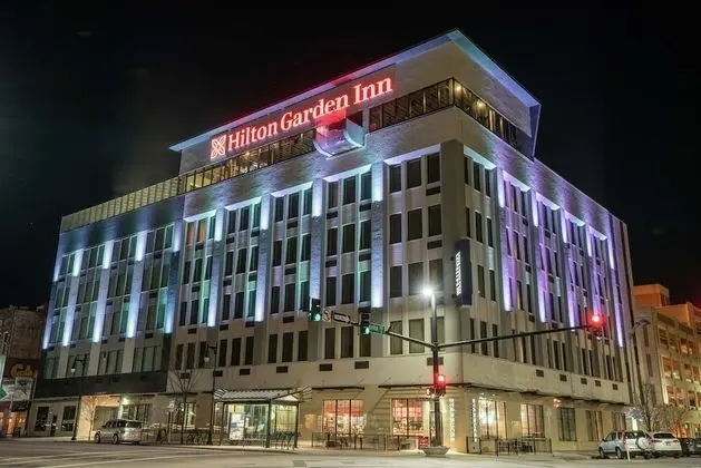 Hilton Garden Inn Wichita Downtown - Dış Mekan