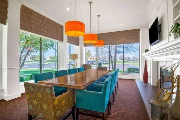 Hilton Garden Inn Wichita - Lobi