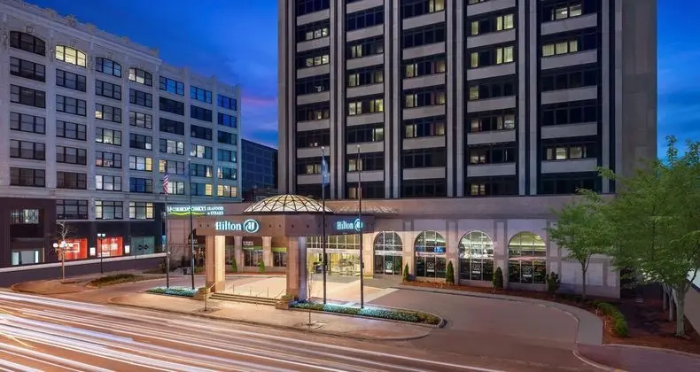 Hilton Indianapolis Hotel & Suites 