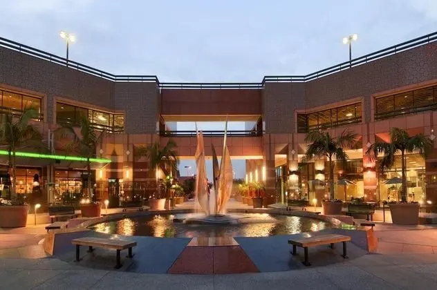 Hilton Long Beach & Executive Meeting Center