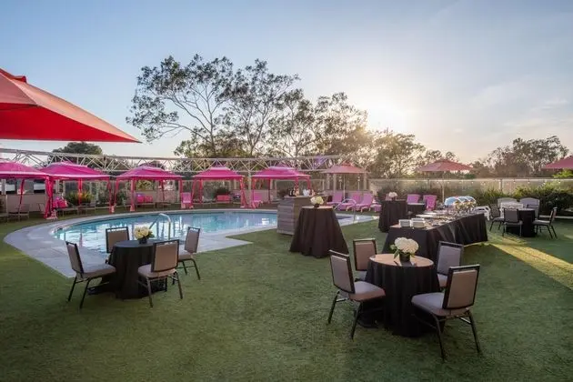 Hilton Long Beach & Executive Meeting Center - Havuz