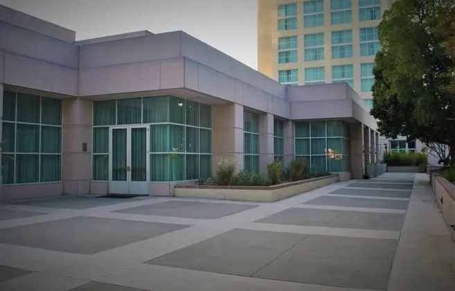Hilton Los Angeles North Glendale & Executive - Dış Mekan