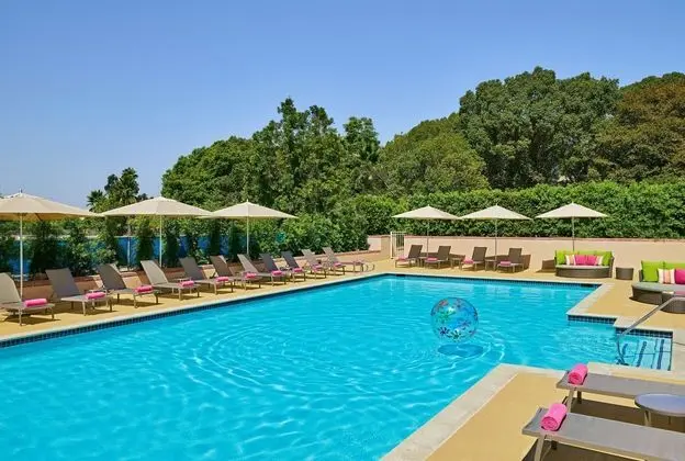 Hilton Los Angeles North Glendale & Executive - Havuz