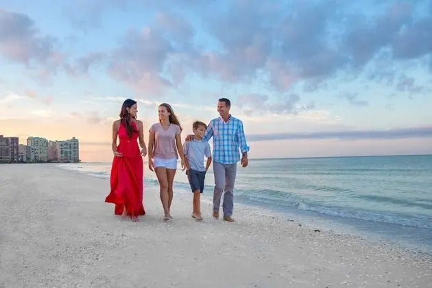 Hilton Marco Island Beach Resort and Spa - Plaj