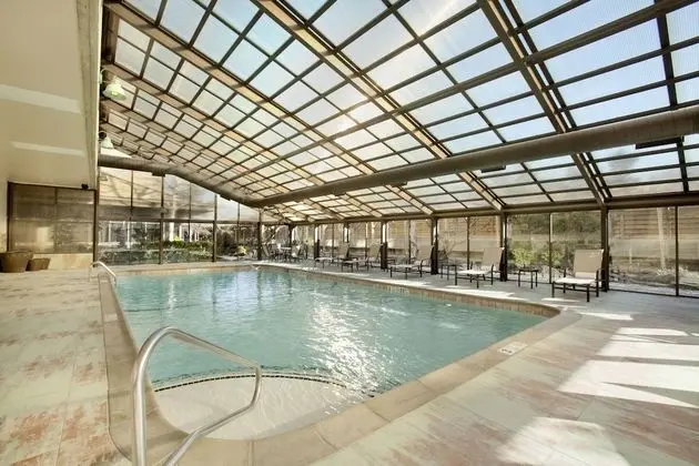 Hilton New York JFK Airport - Havuz