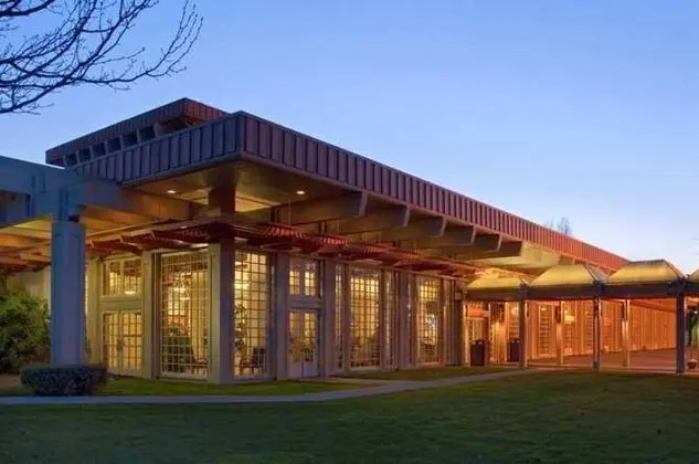 Hilton Oakland Airport
