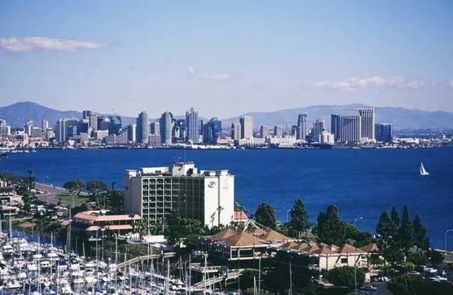 Hilton San Diego Airport / Harbor Island