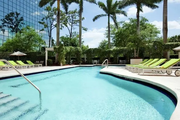 Hilton Suites Boca Raton - Havuz