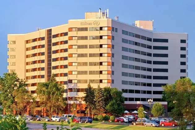 Hilton Suites Chicago/Oak Brook - Dış Mekan