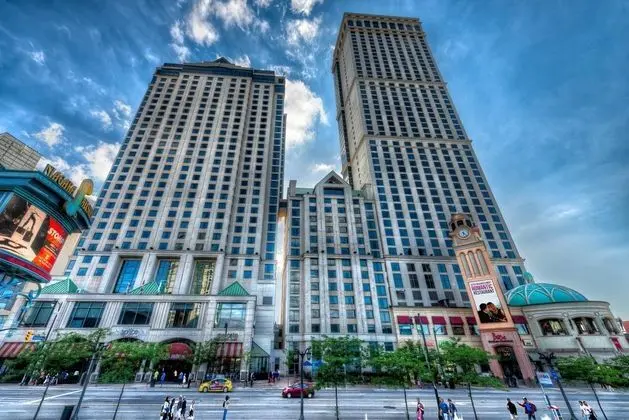 Hilton Hotel & Suites Niagara Falls-Fallsview