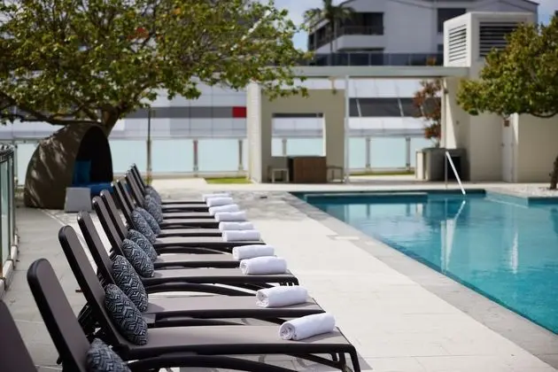 Hilton Surfers Paradise Hotel & Residences - Havuz