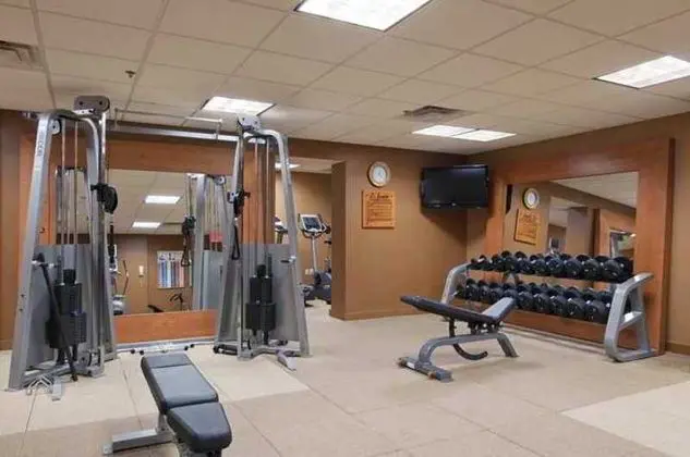 Hilton Toronto Airport Hotel & Suites