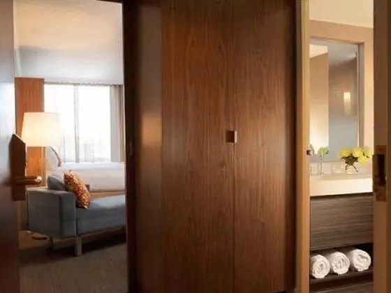 Hilton Toronto Airport Hotel & Suites - Oda