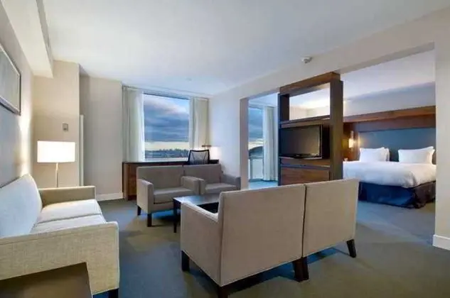 Hilton Toronto Airport Hotel & Suites - Oda