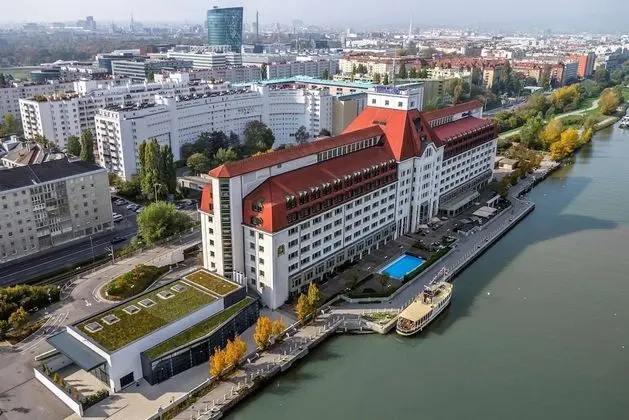 Hilton Vienna Waterfront - 1