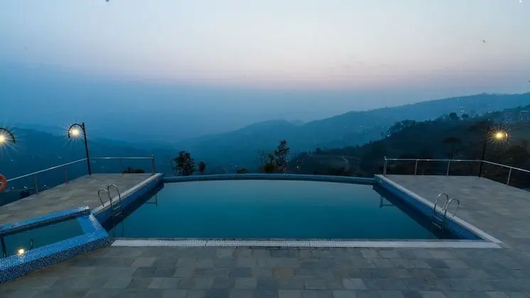 Himalaya Drishya Resort - Havuz