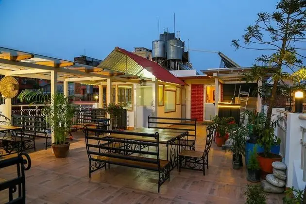 Hotel Himalayan Oasis - Yerinde Yemek