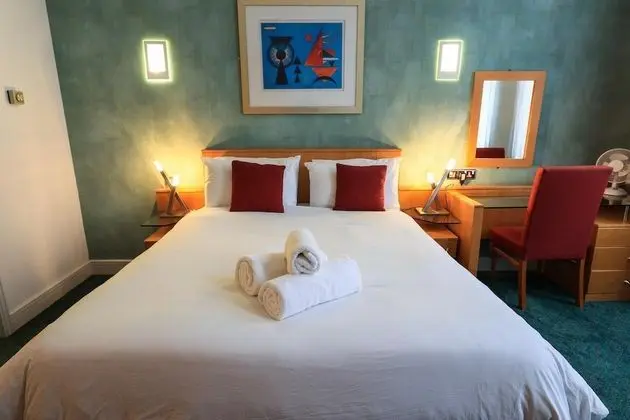 Historic Building Large Central 2 Bedroom Apartment Sleeps 6