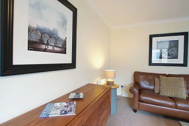 Historic City Centre Apt With Free Secure Parking - İç Mekan