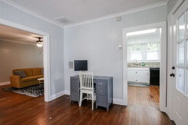 Historic Home for 7 with Apartment