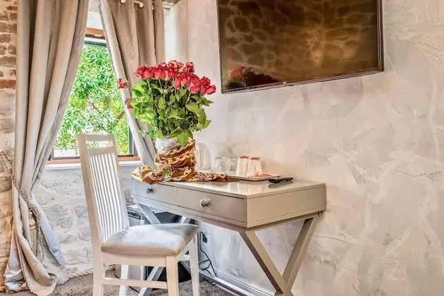 Historic Plaza Varos - Adults Only