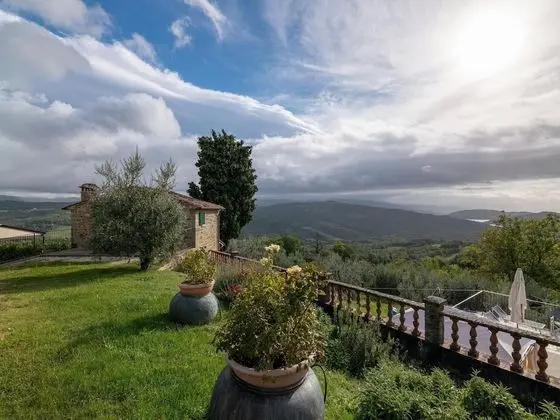 Historical Farmhouse at the Foot of the Apennines in Tuscany - Dış Mekan
