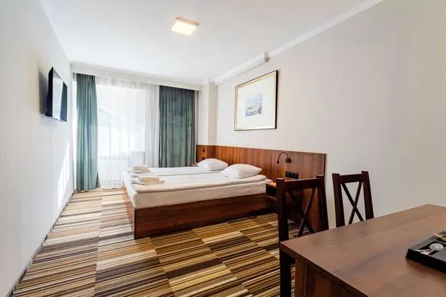 Hit Hotel - Öne Çıkan Resim