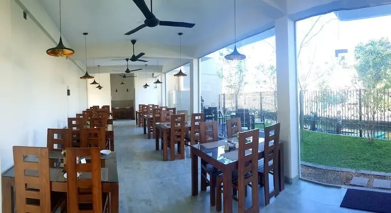Hive 68 - Hotel and Resorts Negombo - Yerinde Yemek
