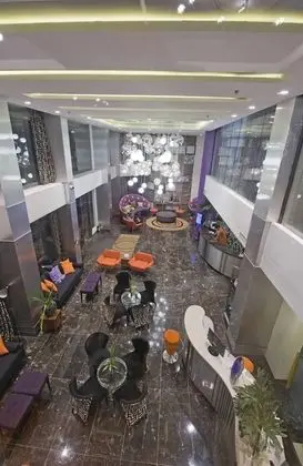 Hive Hotel and Convention Place - Lobi