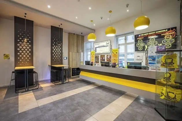 The Hive Party Hostel - Lobi