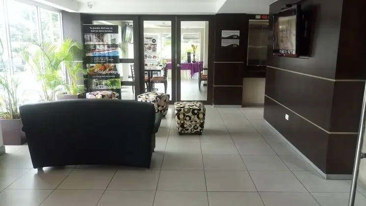 HM International Hotel - Lobi