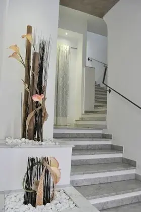 HNN Luxury Suites - Lobi
